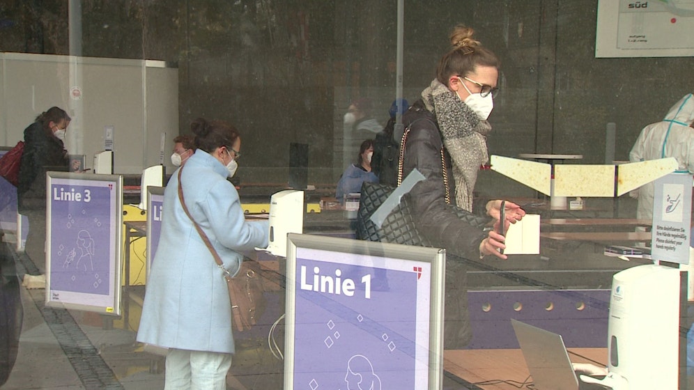 Bis zu 1.800 Menschen können ab sofort in der Wiener Stadthalle täglich getestet werden.