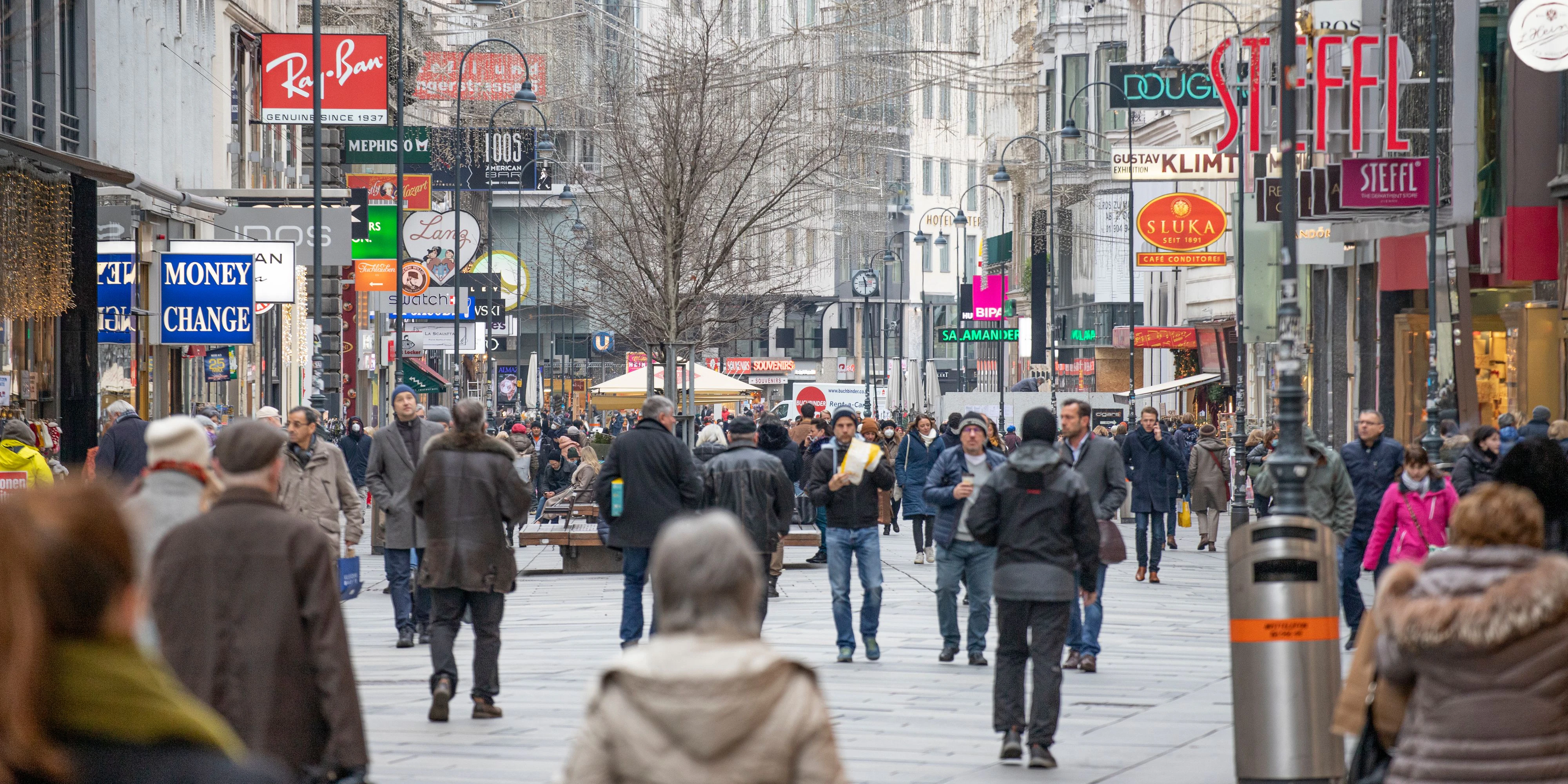 Viele Menschen sind trotz Lockdowns unterwegs, hier ein Foto vom 17. Dezember 2020.
