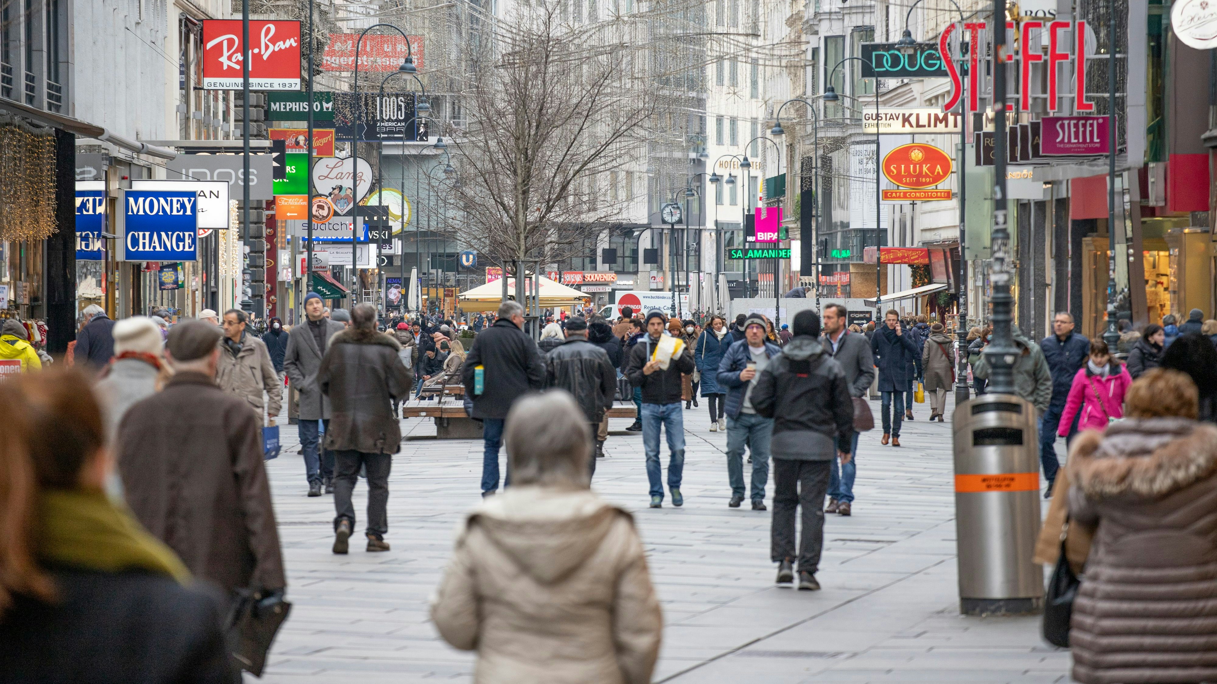 Viele Menschen sind trotz Lockdowns unterwegs, hier ein Foto vom 17. Dezember 2020.