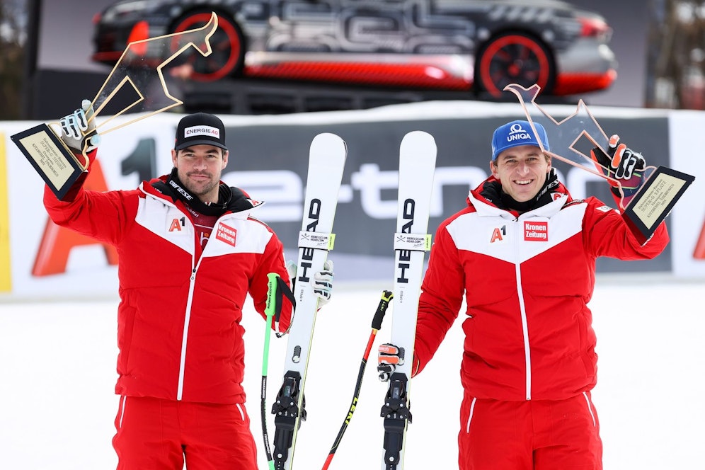 Vincent Kriechmayr und Matthias Mayer mit ihren Trophäen.