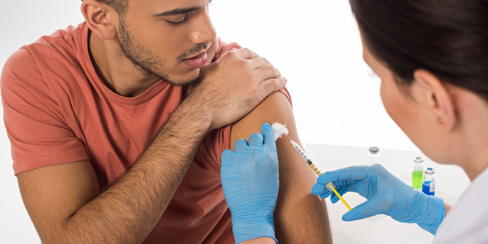 US-Forscher haben herausgefunden, dass eine Influenza-Impfung auch vor einer Covid-19-Erkrankung schützen kann.