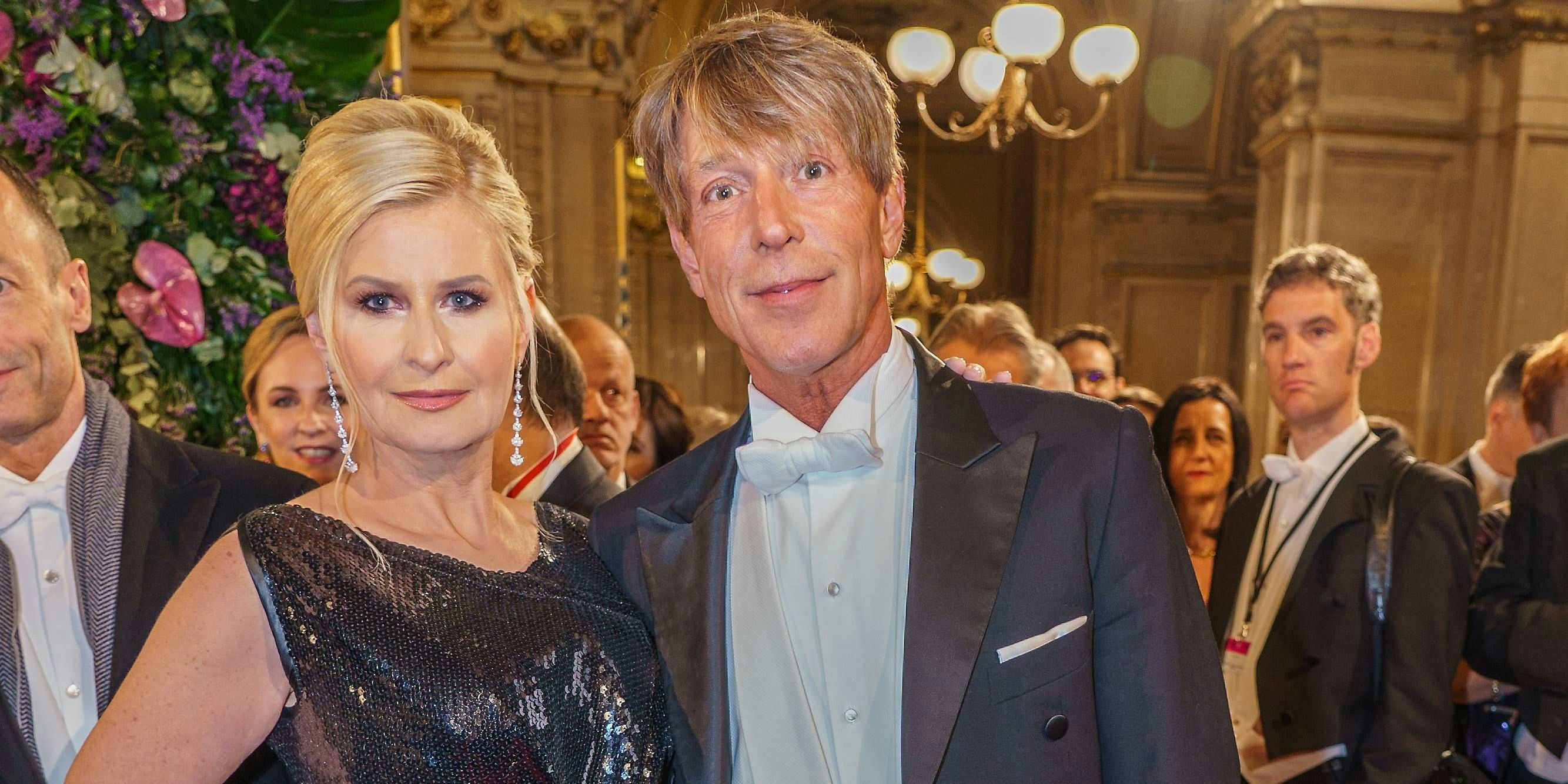 Dominic Heinzl mit Partnerin Sonja Sarközi