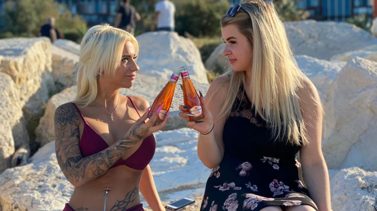 "Tinderreisen": Bella, Martina