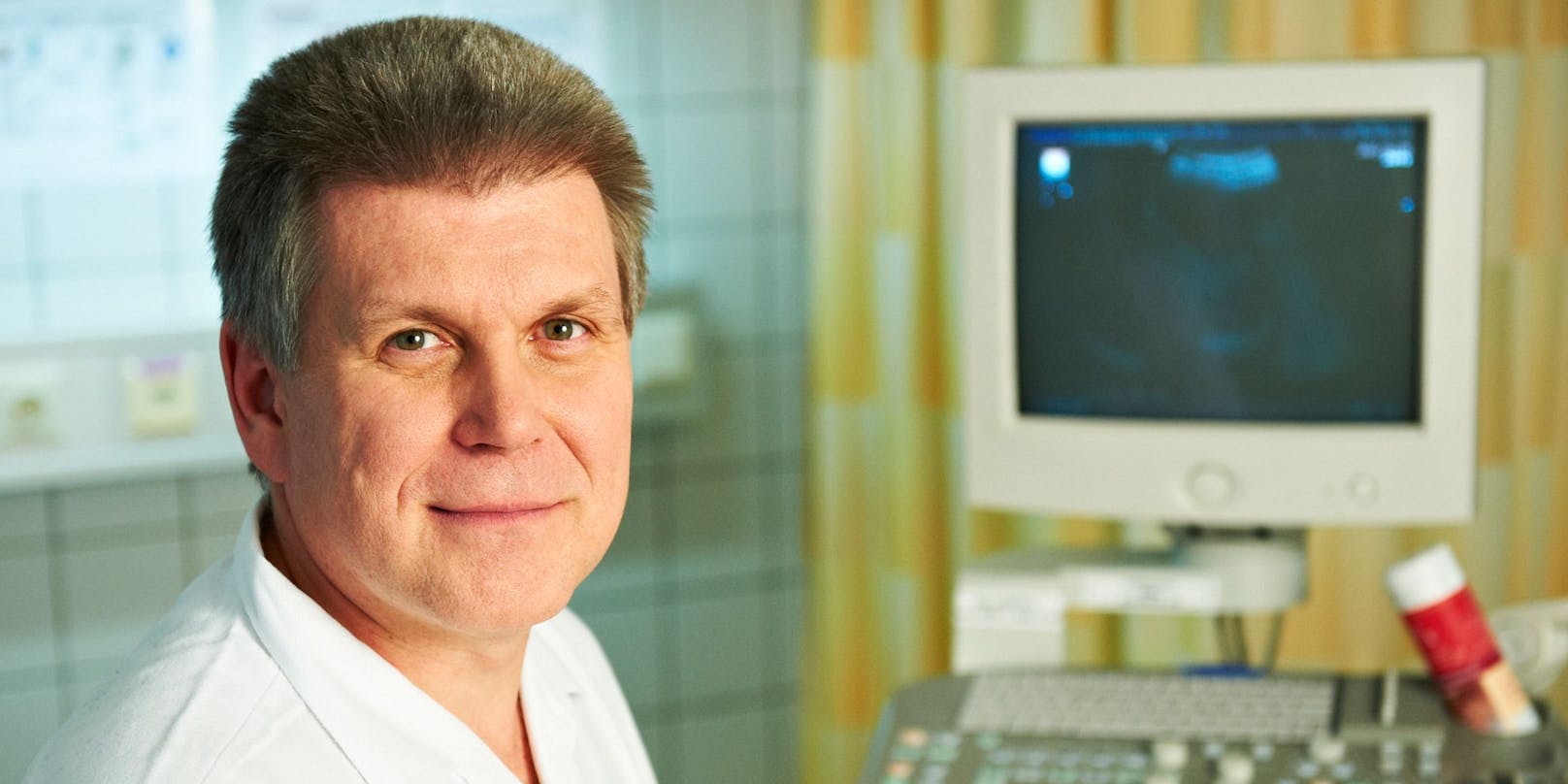 Andreas Obruca, Präsident der österreichischen IVF-Gesellschaft empfiehlt Frauen die Covid-Impfung.