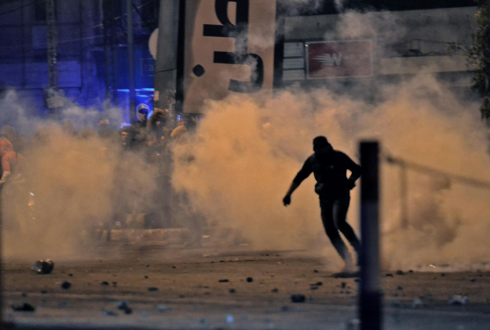 Am Montag kam es im Libanon zu heftigen Zusammenstößen von Demonstranten mit der Polizei. Es wurden mindestens 30 Personen verletzt. 