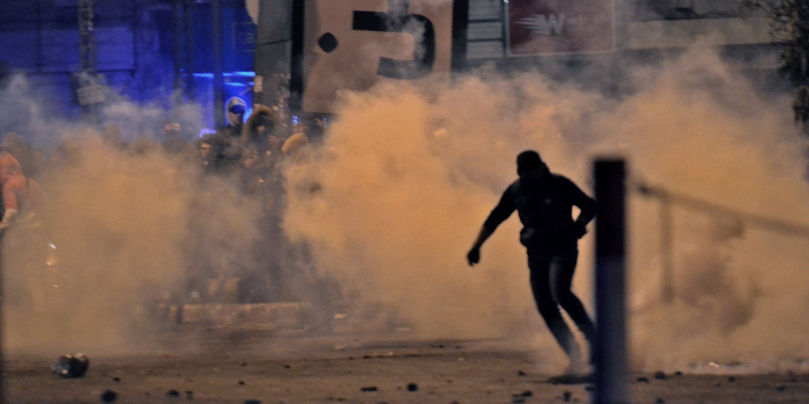 Am Montag kam es im Libanon zu heftigen Zusammenstößen von Demonstranten mit der Polizei. Es wurden mindestens 30 Personen verletzt. 
