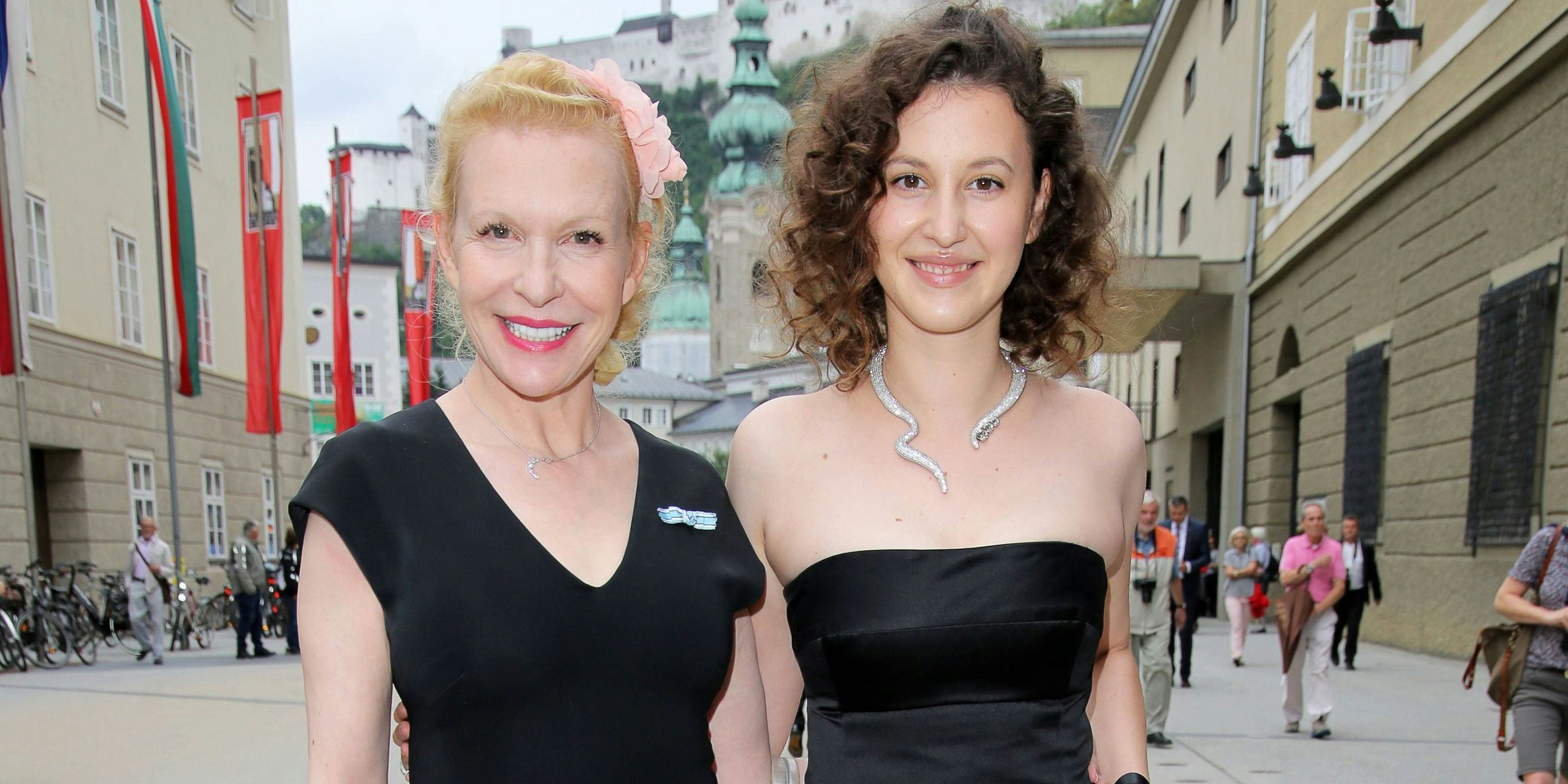 Leonille mit Mama Sunnyi Melles