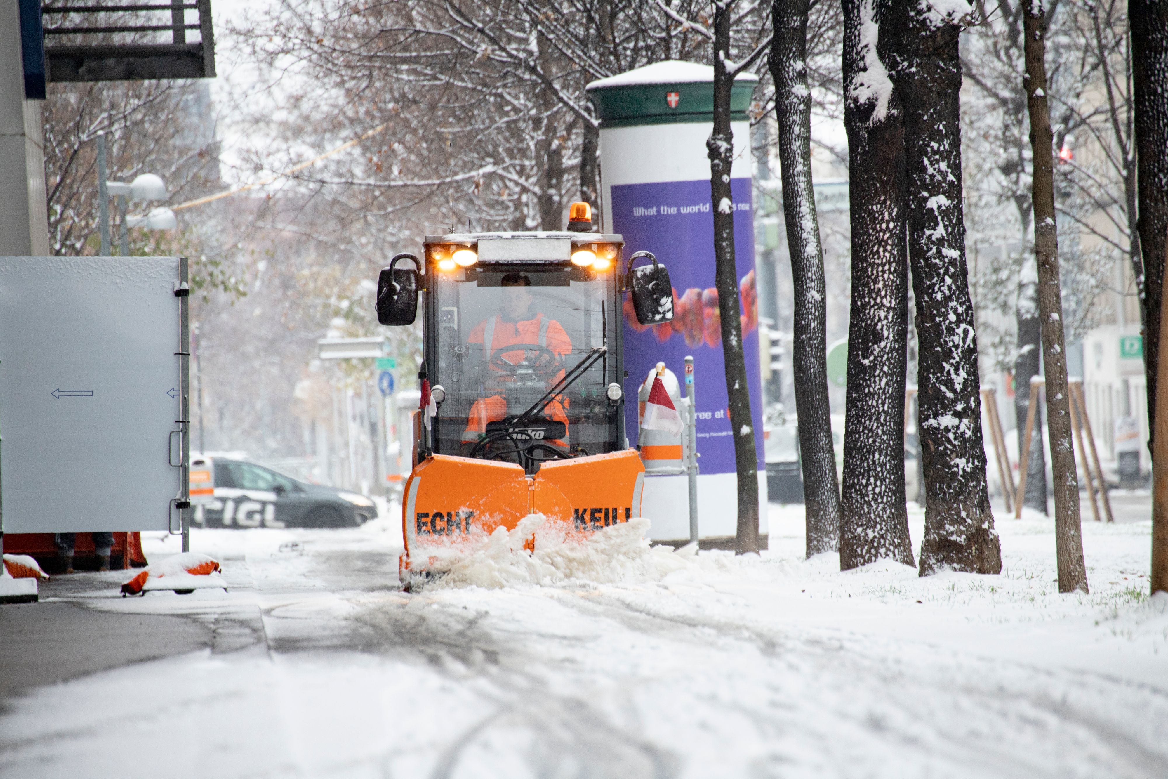 Wintereinbruch: Schneefall und Kälte sorgen in Wien für weiße Straßen.