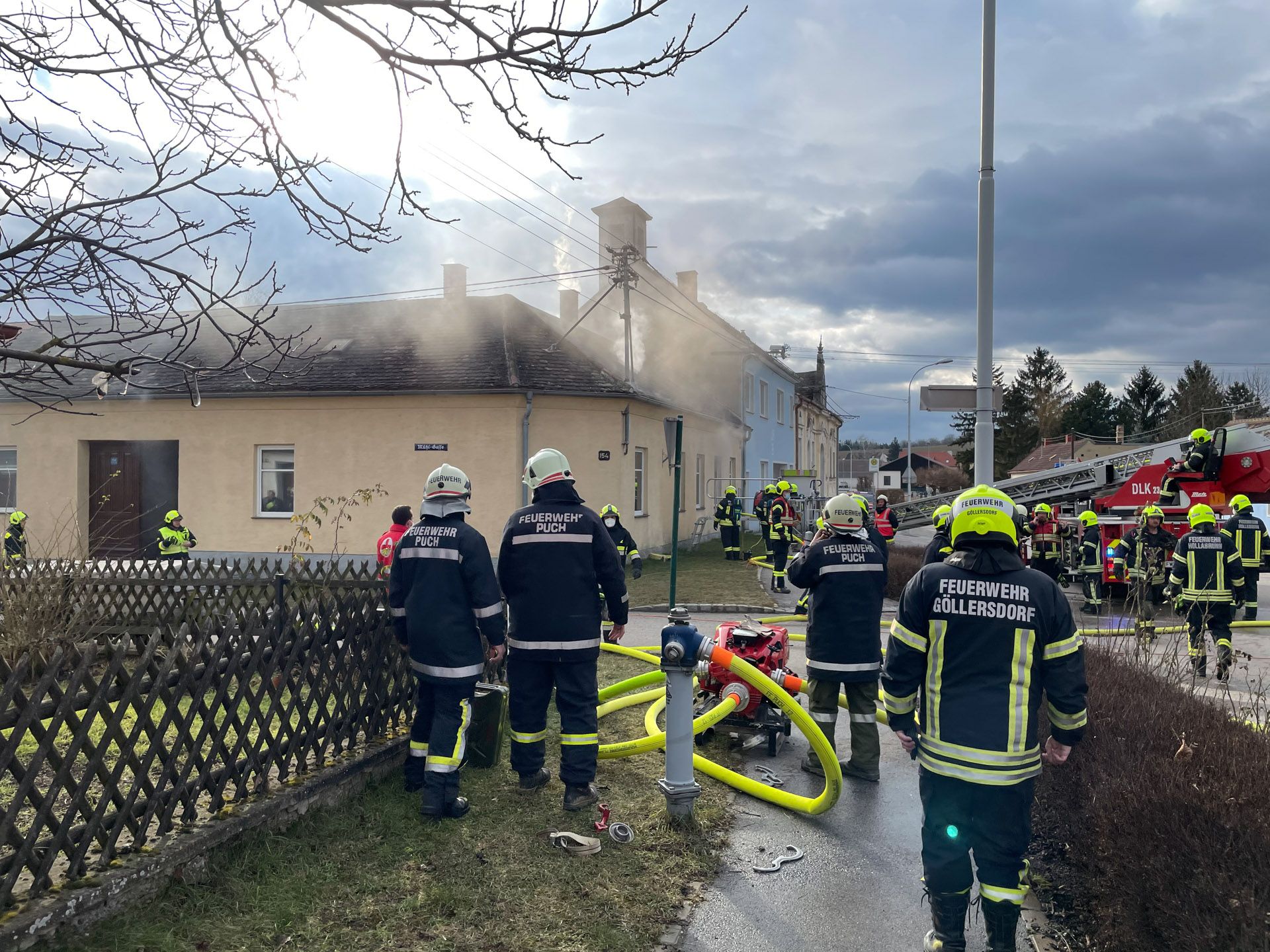 Acht Wehren rückten zum Brand aus.