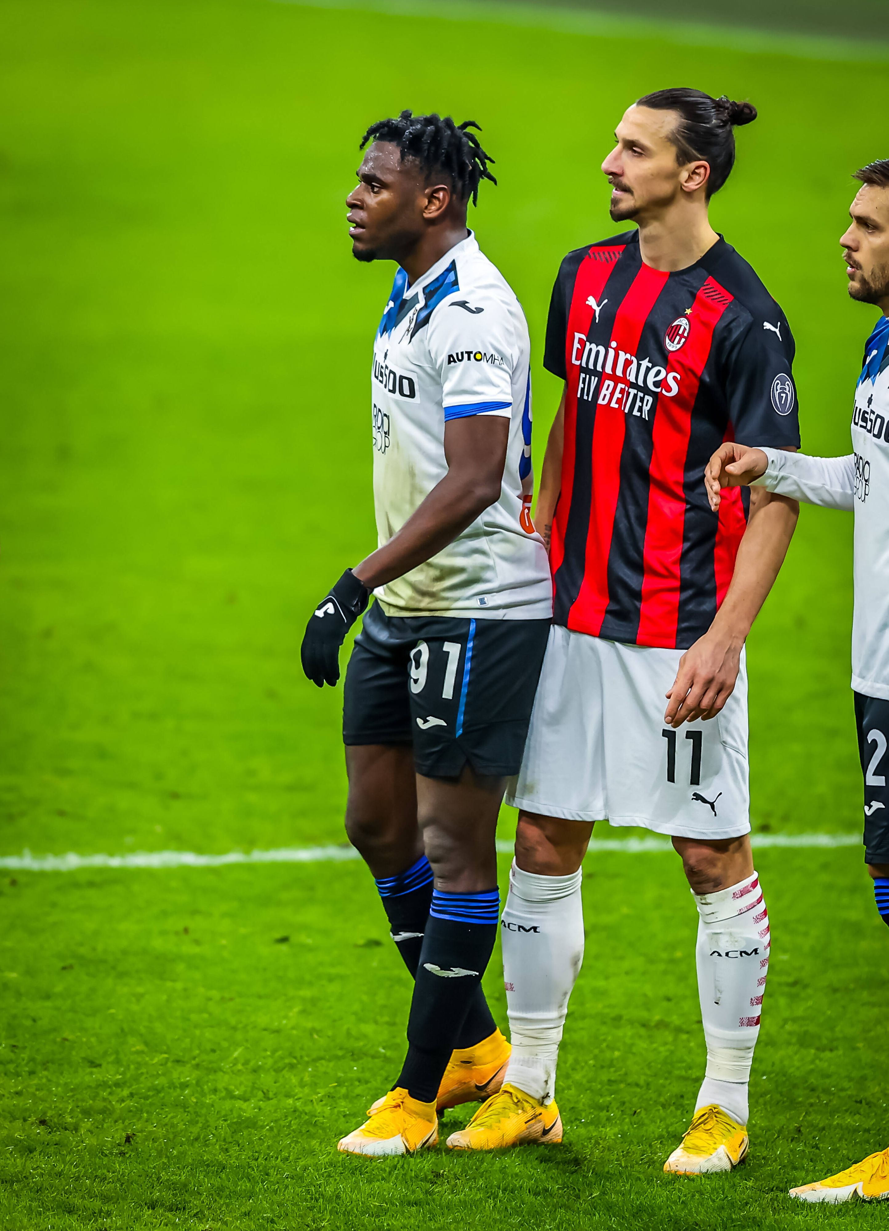 Duvan Zapata und Zlatan Ibrahimovic.