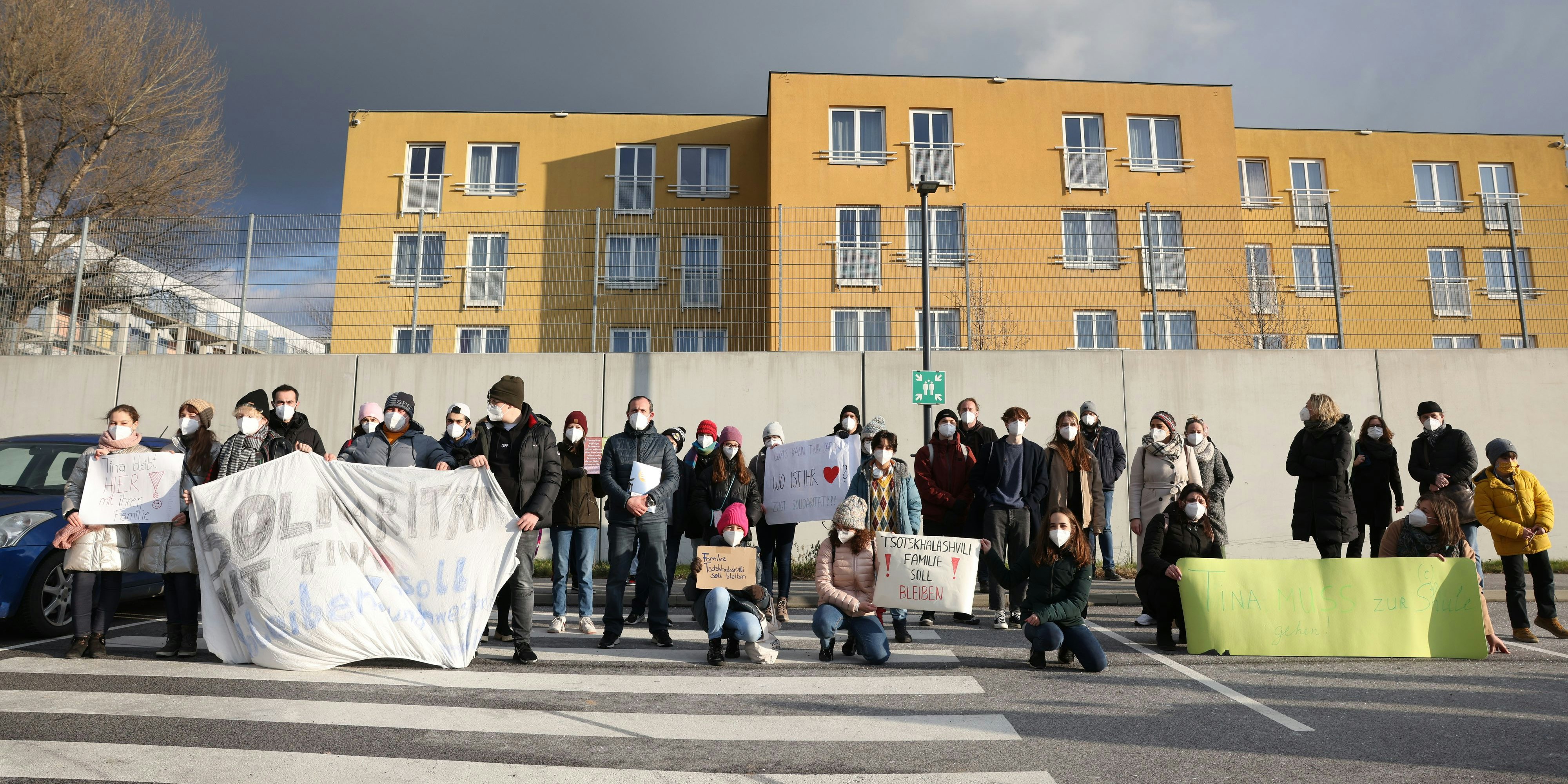 Am Mittwoch demonstrierten Schüler, Lehrer und Eltern für Tina.