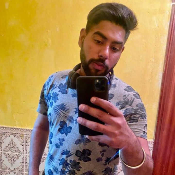 Täterbeschreibung: Männlich, schwarze Haare, dunkler Dreitagesbart, vermutlich indischer Staatsangehöriger, spricht gebrochen Deutsch 