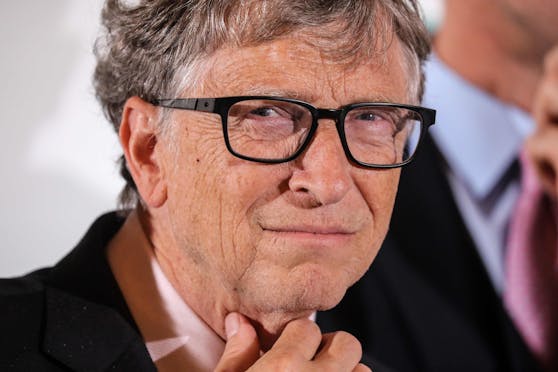 Bill Gates wird mittlerweile auf offener Straße angeschrien und bedroht. In einem Interview erzählt er darüber.