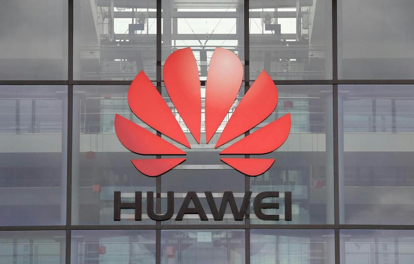 Huawei befindet sich seit knapp zwei Jahren auf einer schwarzen Liste der USA. Welche weitere Firma darauf sind, zeigen die folgenden Bilder.