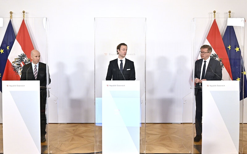 Pressefoyer nach dem Ministerrat am 27. Jänner 2021. Im Bild: (v.l.) Arbeitsminister Martin Kocher, Finanzminister Gernot Blümel (ÖVP), Gesundheitsminister Rudolf Anschober (Grüne)