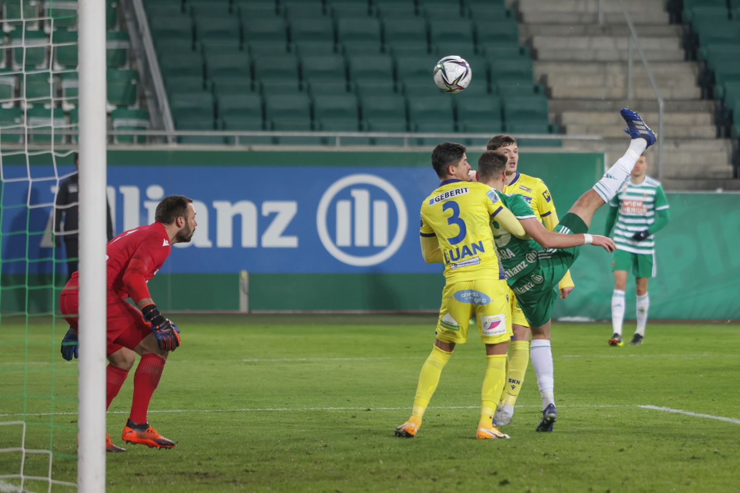 Ercan Kara erzielt das sehenswerte 2:1 gegen St. Pölten.