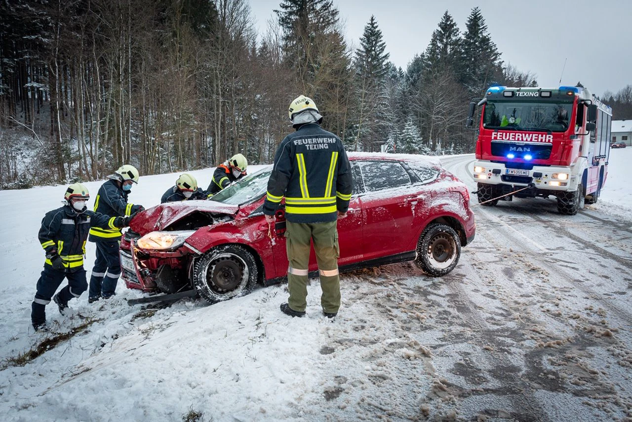 Pkw-Bergung: Die FF Texing im Einsatz
