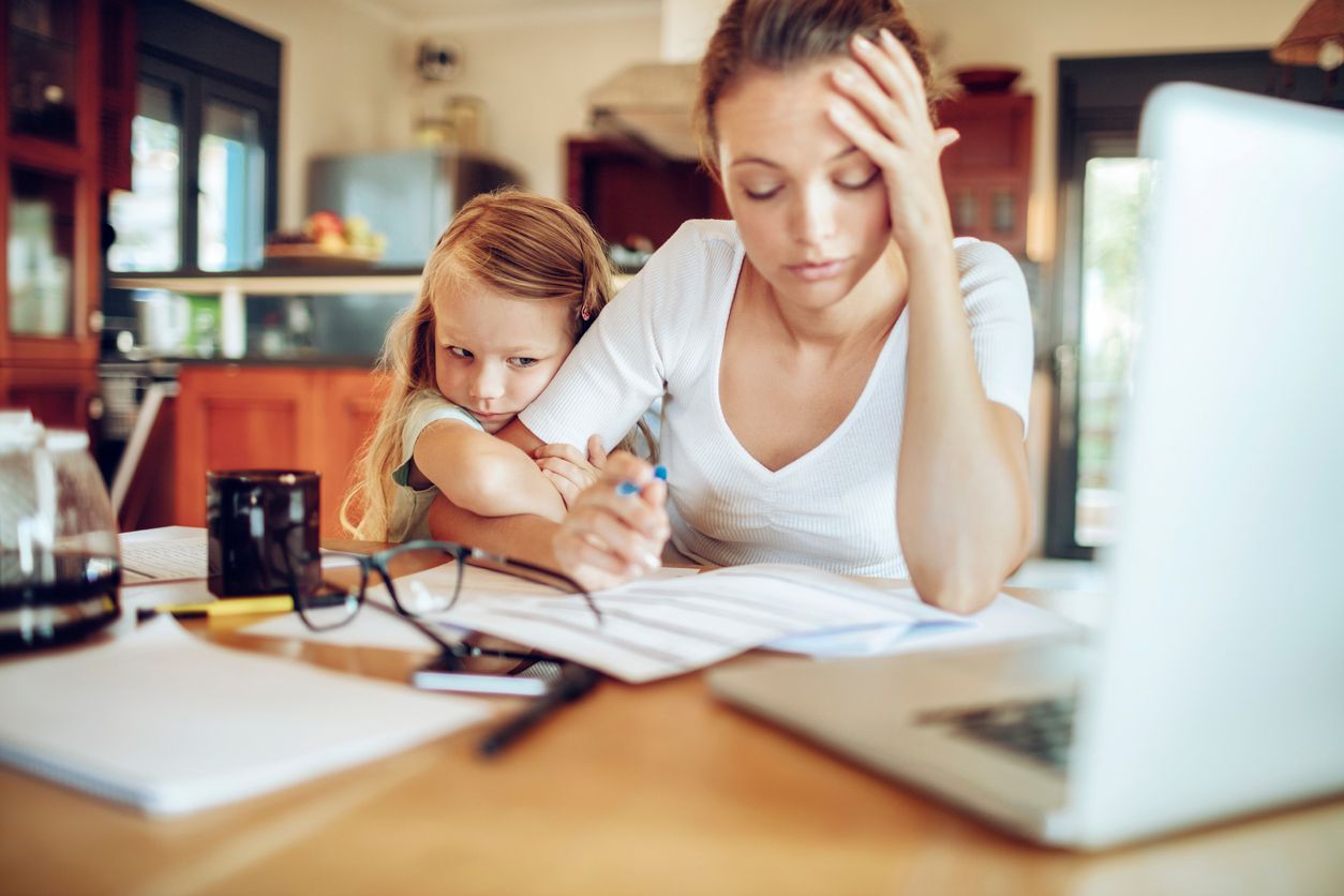 Home Office, Kinderbetreuung, Haushalt – vielen Eltern wird die Belastung zu viel
