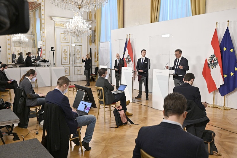 Pressefoyer nach dem Ministerrat am 27. Jänner 2021. Im Bild: (v.l.) Arbeitsminister Martin Kocher, Finanzminister Gernot Blümel (ÖVP), Gesundheitsminister Rudolf Anschober (Grüne)