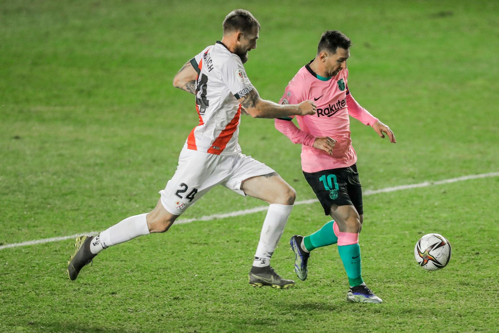 Lionel Messi trifft gegen Rayo Vallecano. 