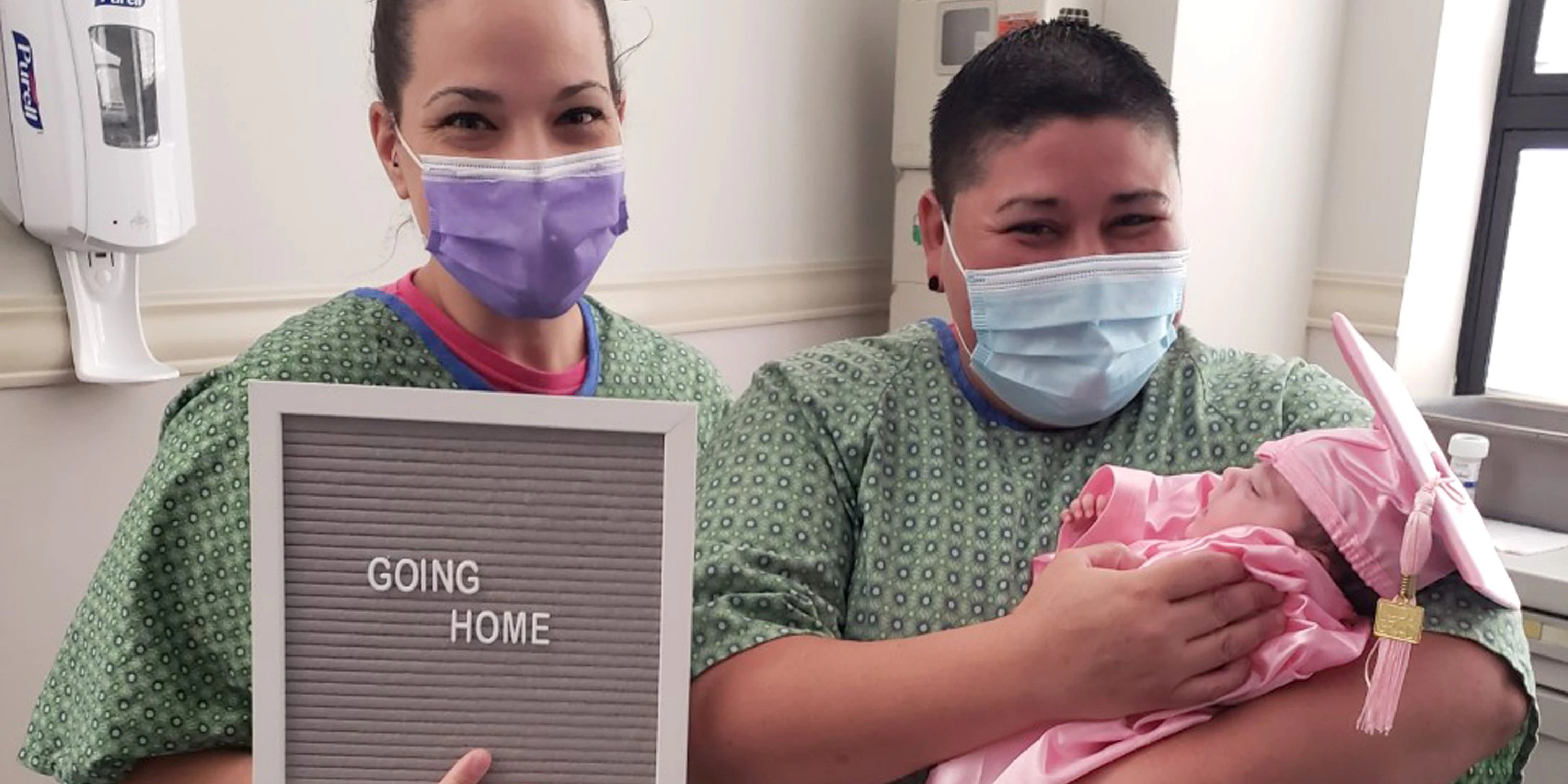 Die stolzen Eltern Heather und Priscilla im Spital in Odessa (USA)
