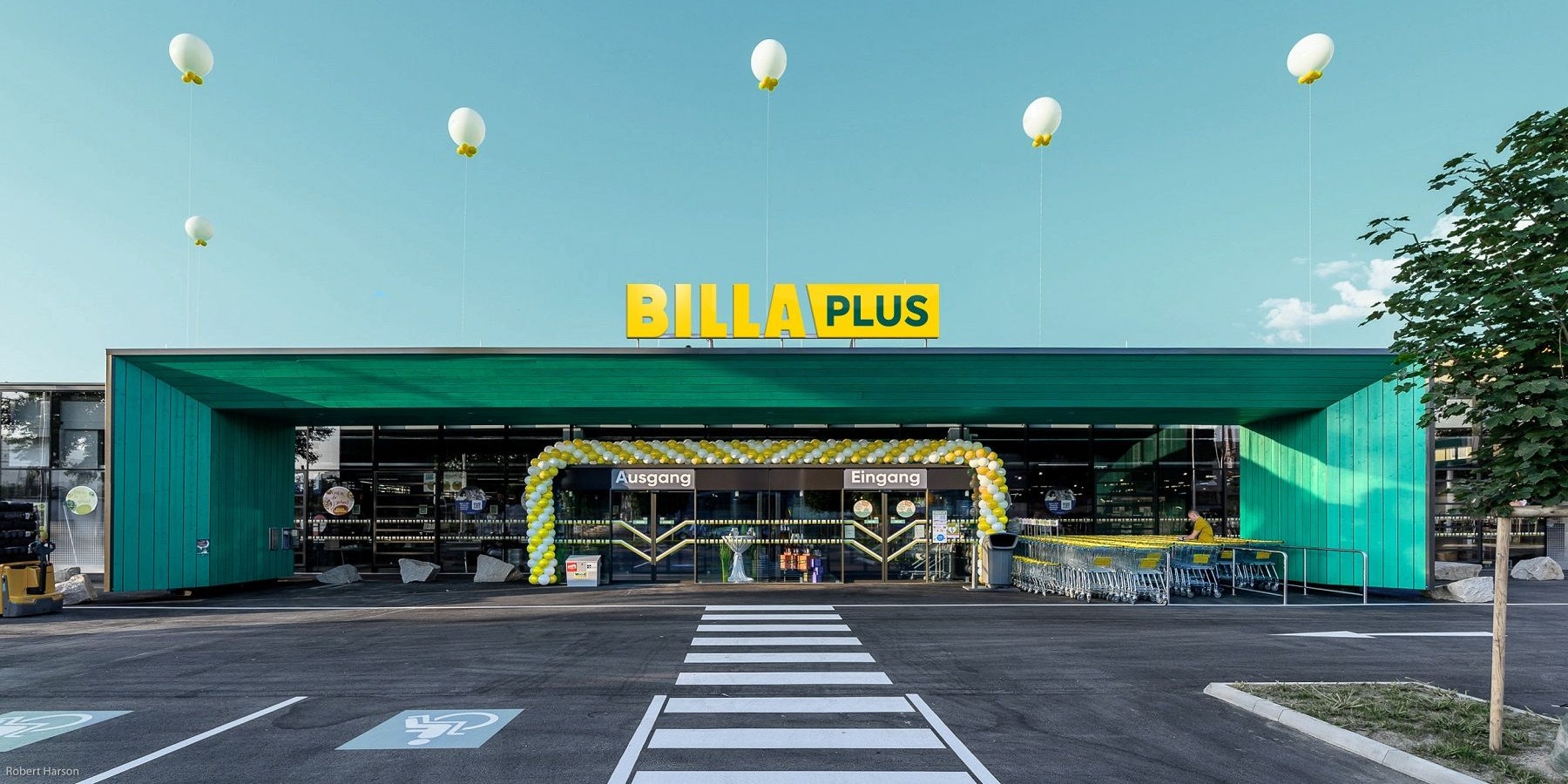  Der Rewe-Konzern gibt die Marke "Merkur" auf und macht "Billa Plus" daraus.