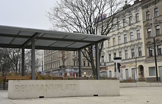 Am Reumannplatz wurde am Mittwoch ein verdächtiger Mann kontrolliert.