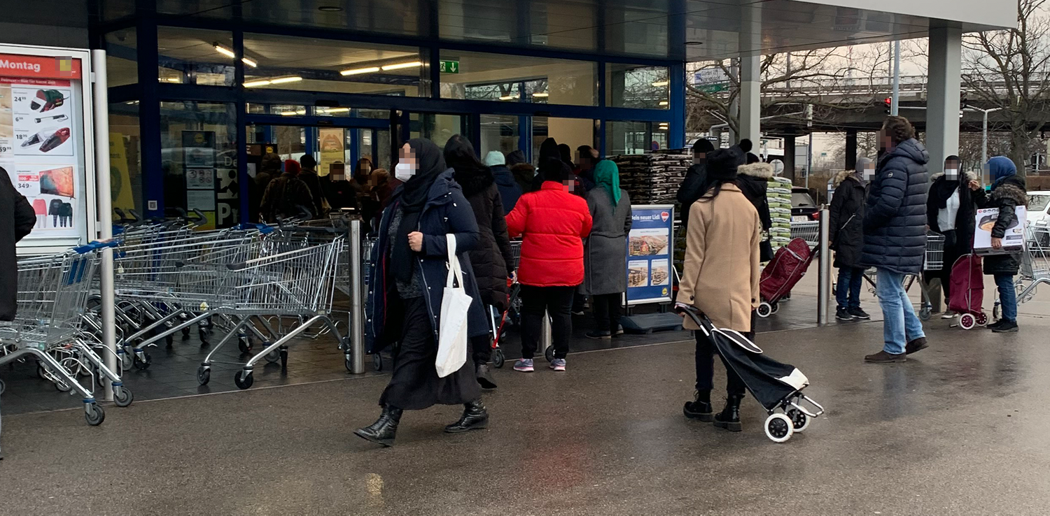Die Neueröffnung dieses Supermarkts am Friedrich-Engels-Platz war gut besucht
