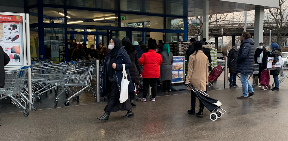 Die Neueröffnung dieses Supermarkts am Friedrich-Engels-Platz war gut besucht.