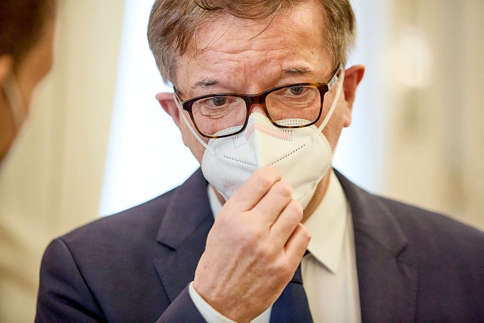 Gesundheitsminister Rudolf Anschober (Grüne) mit FFP2-Maske