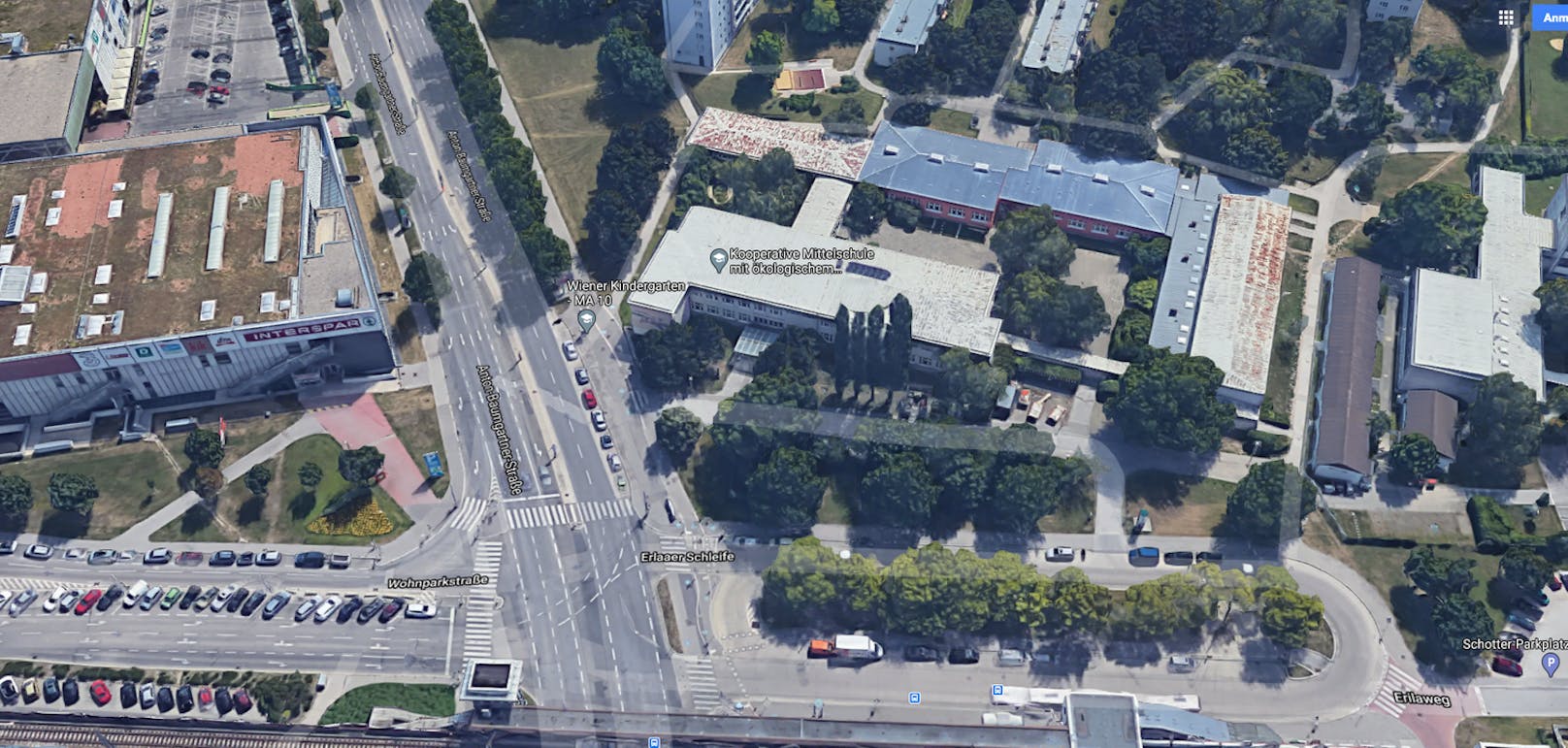In der ehemaligen Schule in der Anton-Baumgartner-Straße 119 in Wien-Liesing entsteht eine Corona-Teststraße.