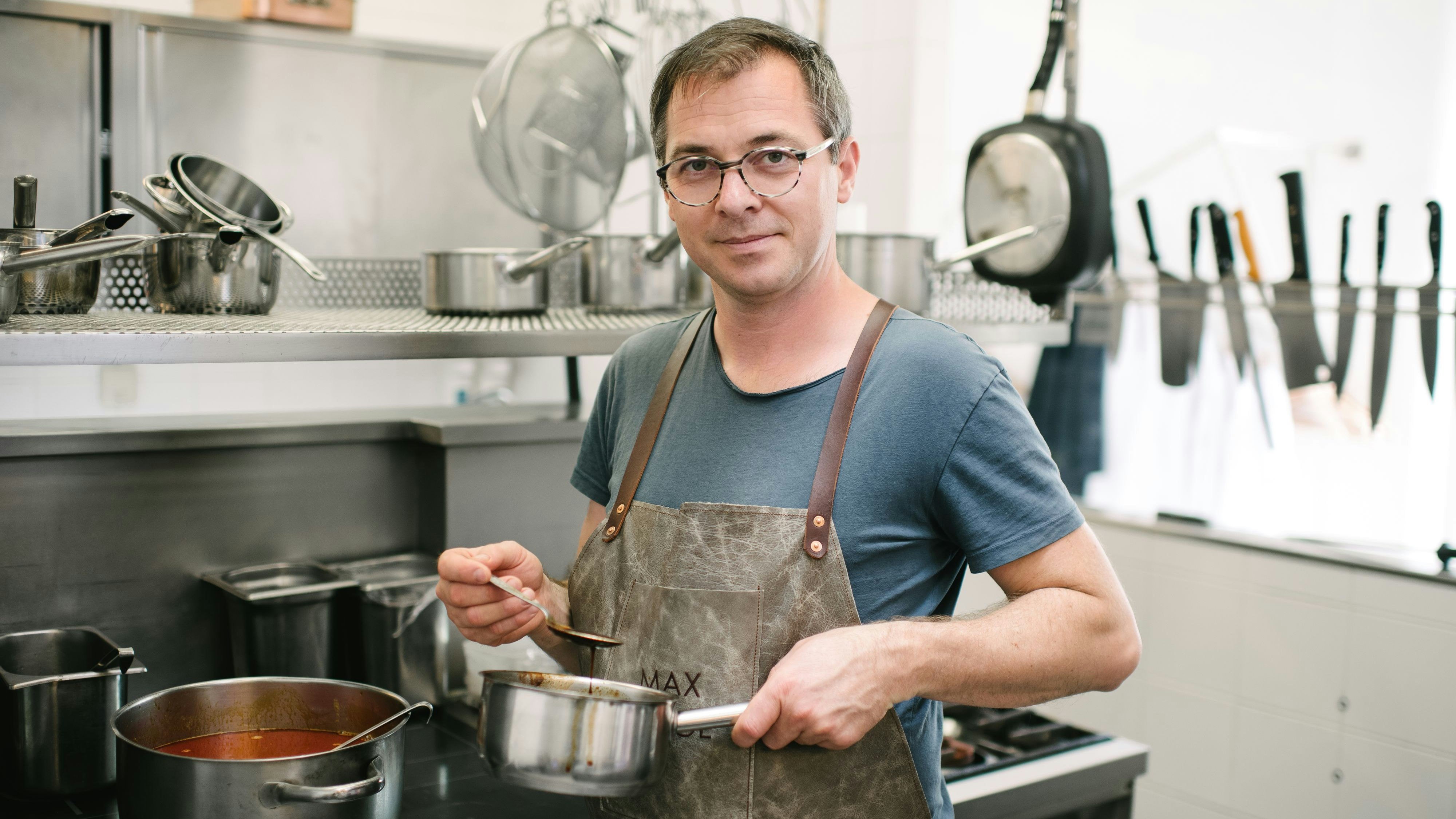 Max Stiegl ist bekannt für seine Hoden.