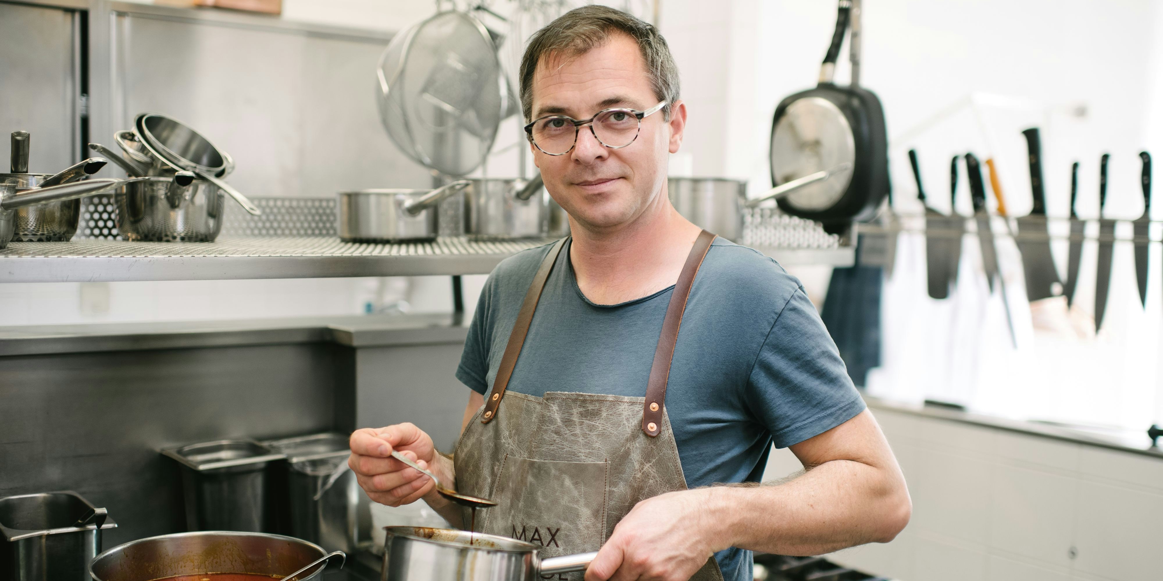 Max Stiegl ist bekannt für seine Hoden.