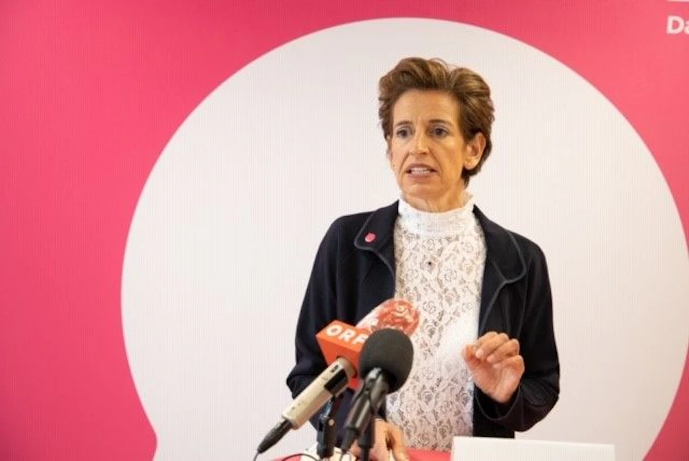 NEOS-Landessprecherin Indra Collini fordert mehr Plätze in psychiatrischen Einrichtungen.