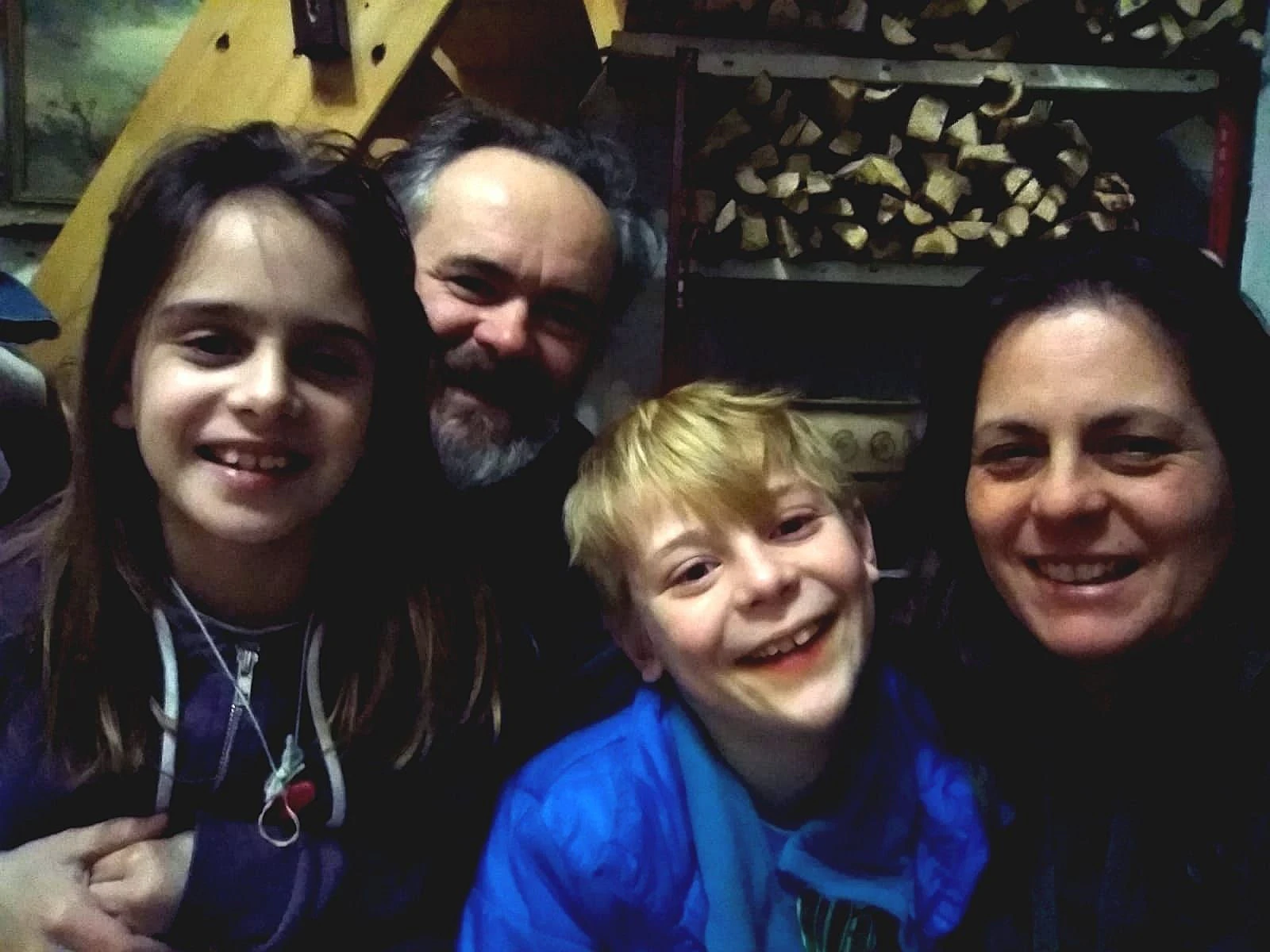 Herwig und Brigitte F. mit ihren Kindern Madita und Viktor. Die Familie braucht einen Traktor, um sich aus der finanziellen Misere zu ziehen.