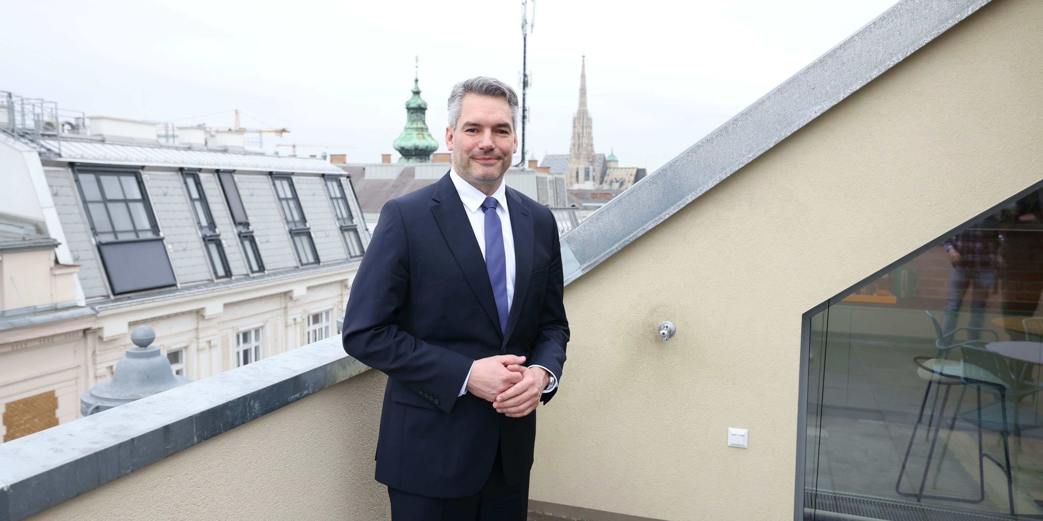 Karl Nehammer will Corona-Demos genau prüfen.