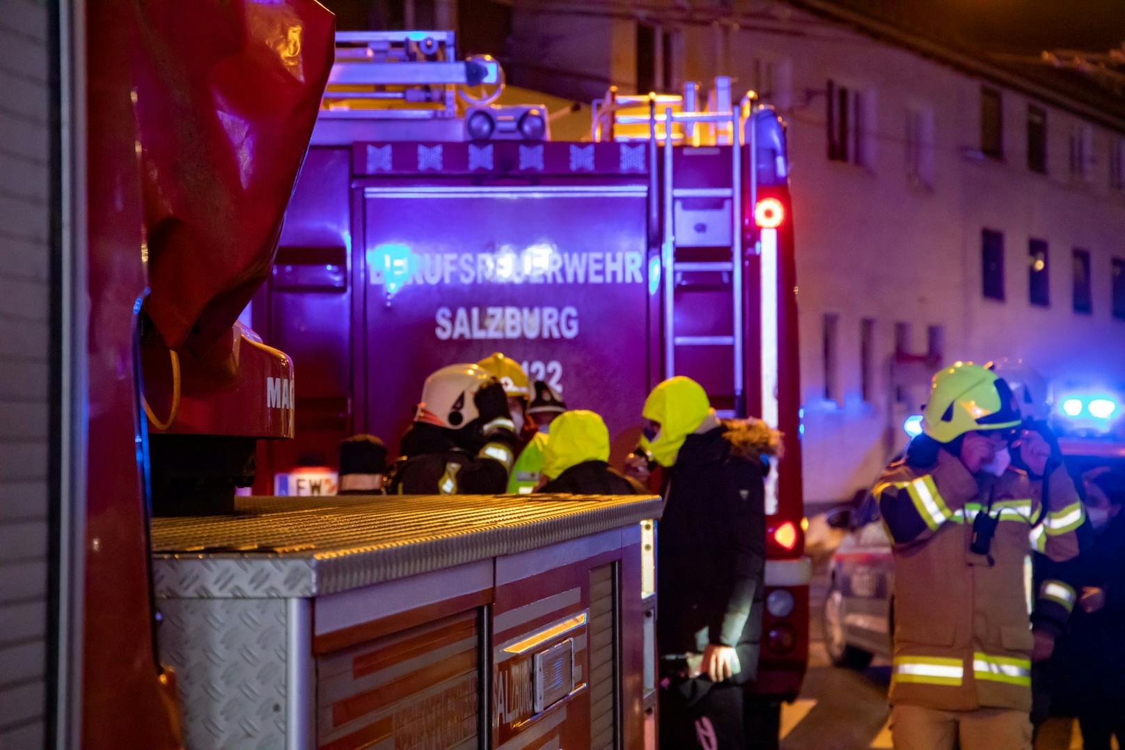 Bei einem Brand in Salzburg wurden am Donnerstag fünf Personen verletzt.
