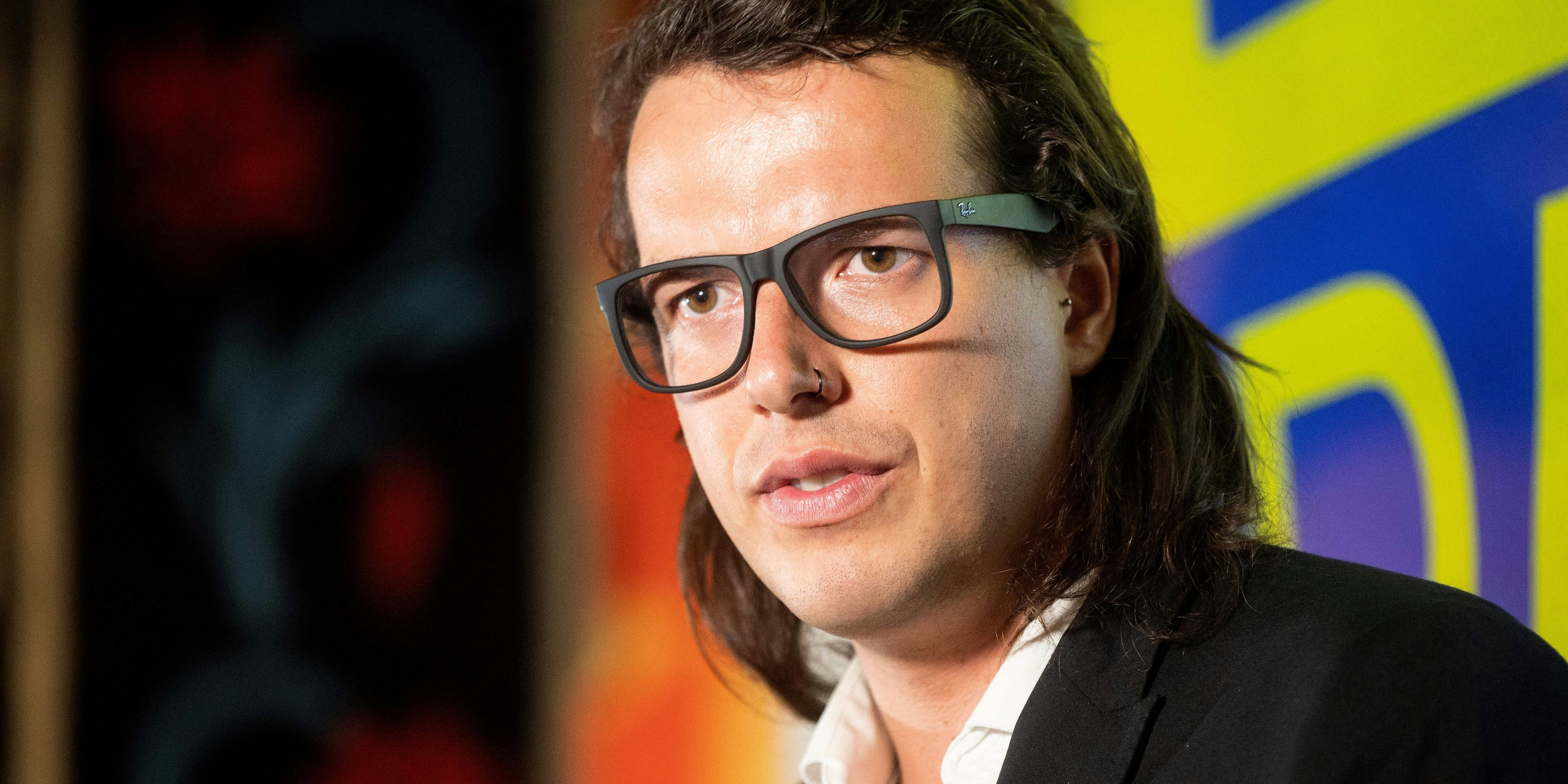 Download von www.picturedesk.com am 28.01.2021 (11:24).  VIENNA, AUSTRIA - AUGUST 14: Leading candiate Marco Pogo at a press conference of the so called Bierpartei concering its electoral candidacy at Hefenbrueder on August 14, 2020 in Vienna, Austria .WIEN, OESTERREICH - 14. AUGUST: Spitzenkandidat Marco Pogo bei einer Pressekonferenz der Bierpartei zur deren Wahlantritt bei den Wien-Wahlen im Lokal Hefenbrueder am 14. August 2020 in Wien, Oesterreich.200814_SEPA_32_007 - 20200814_PD1384 - Rechteinfo: Rights Managed (RM)