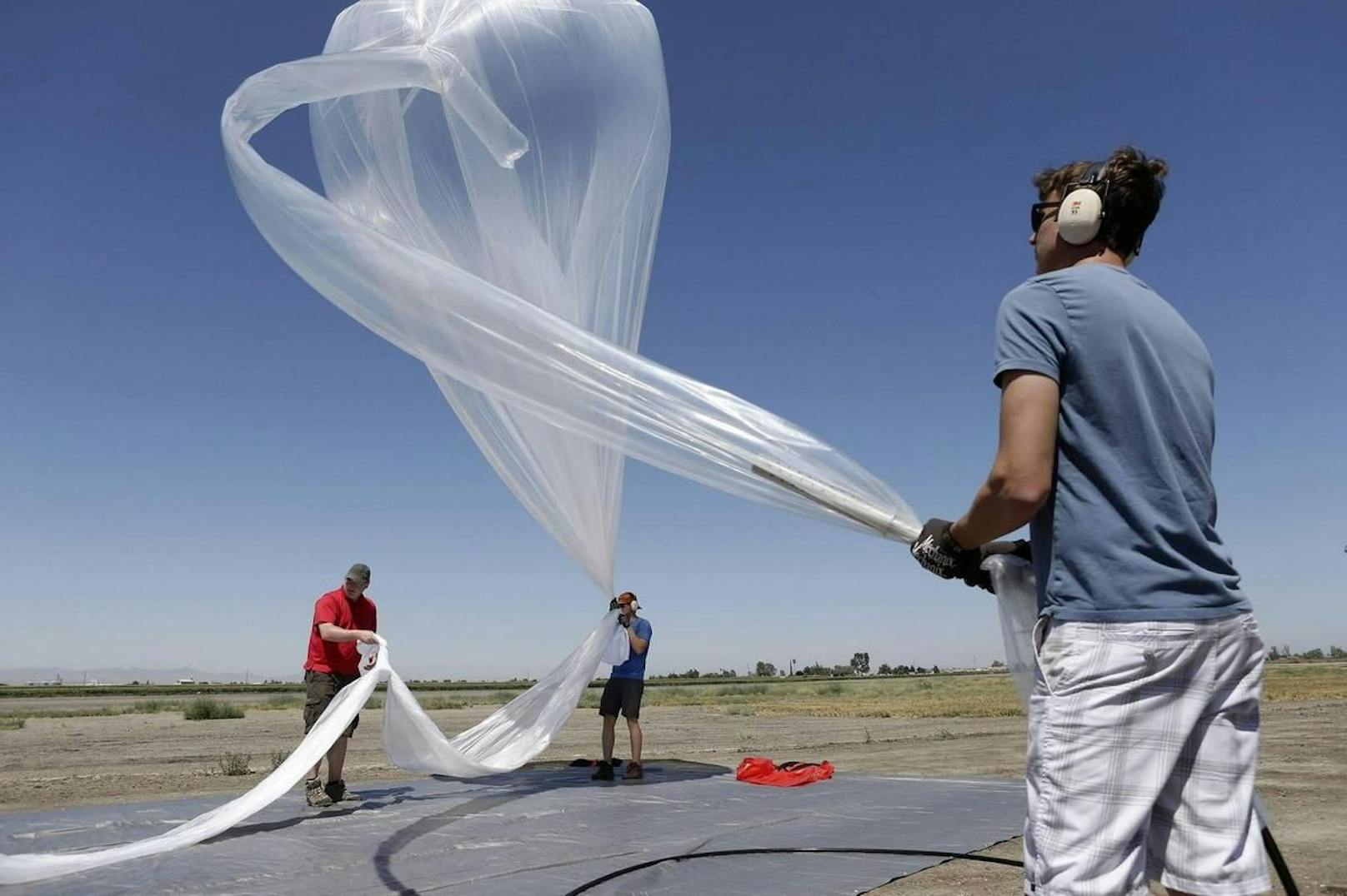 Ziel war es mit einem Netzwerk an Helium-Ballonen …