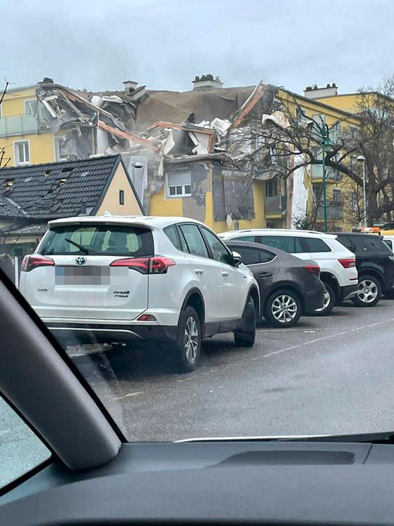Zudem ist eine Schallortungstruppe vor Ort.