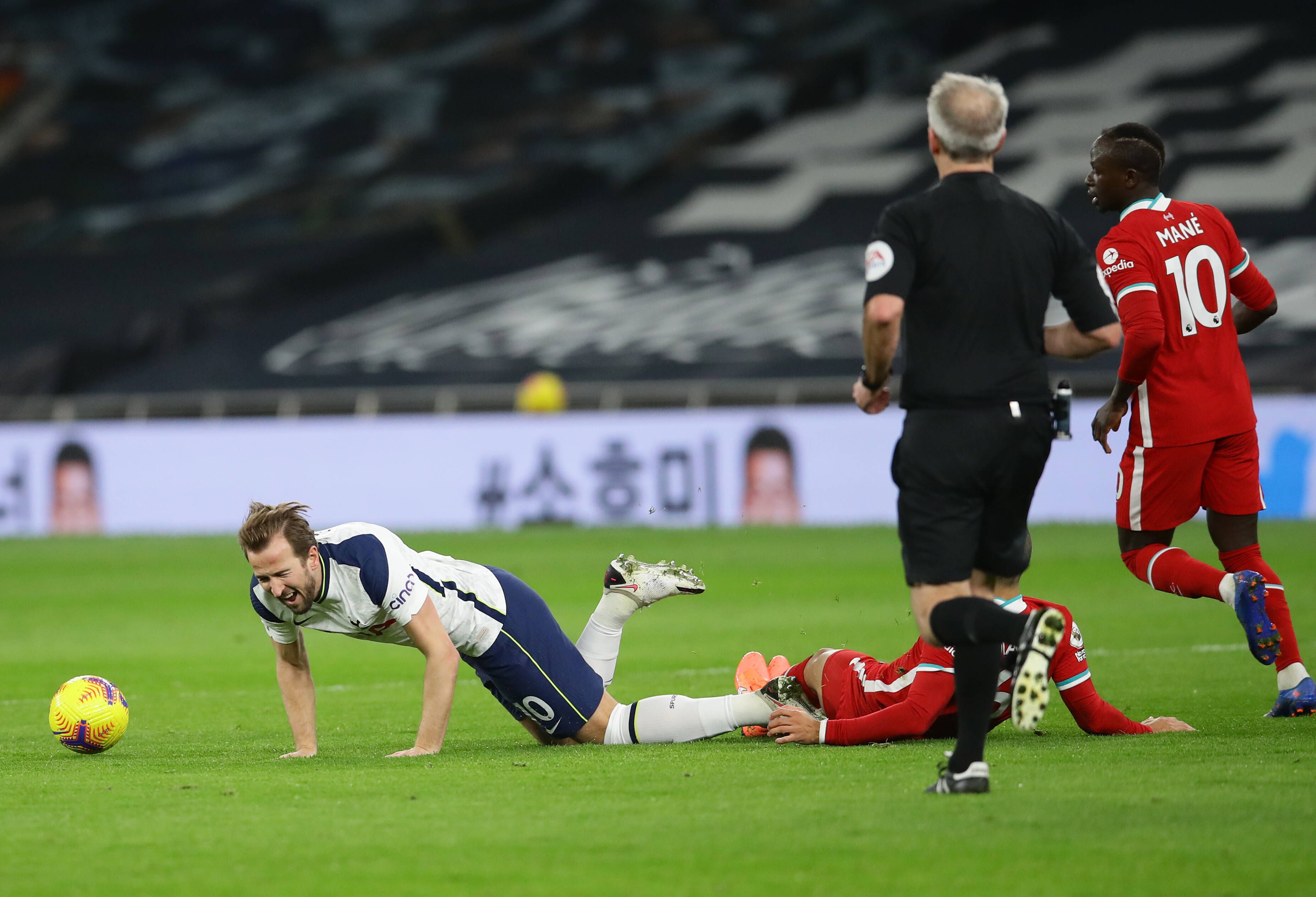 Thiago foult Harry Kane. 