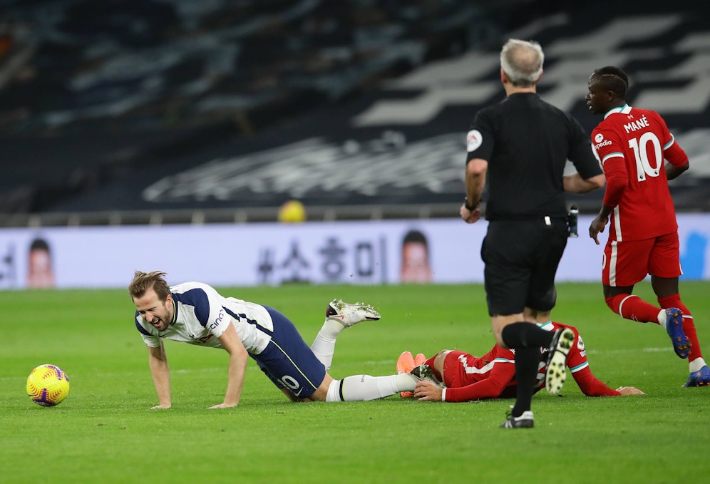 Thiago foult Harry Kane. 