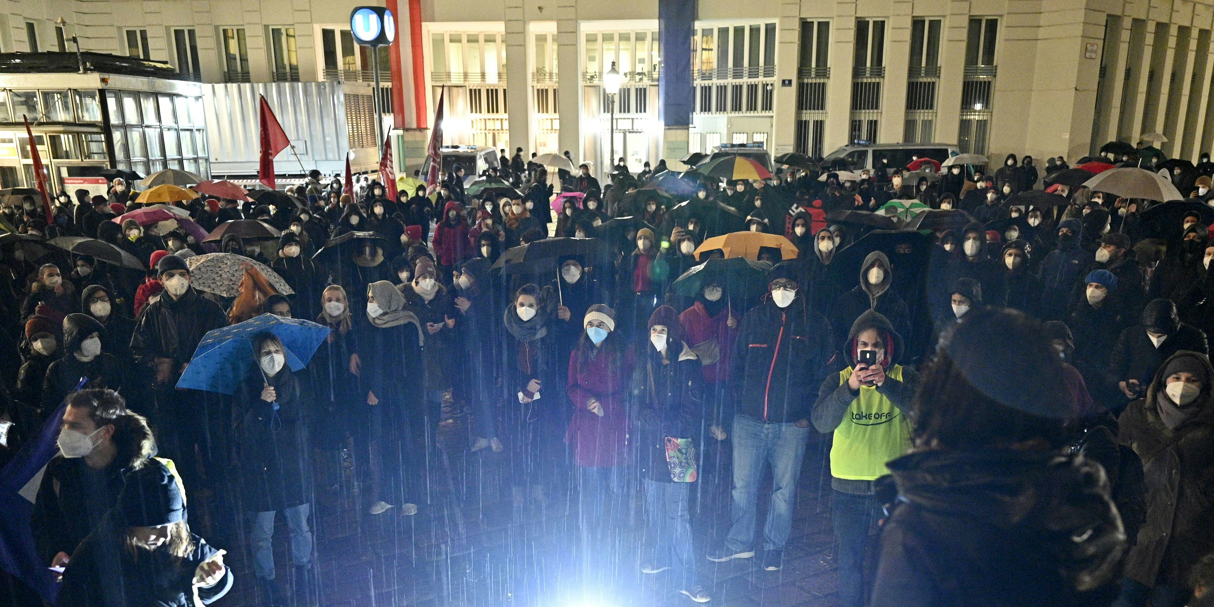 Über 1.000 Menschen am Minoritenplatz