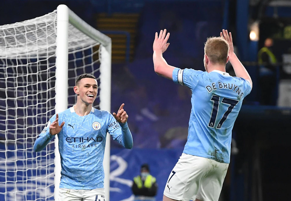 Foden und De Bruyne trafen beim 3:0 von City bei Chelsea.