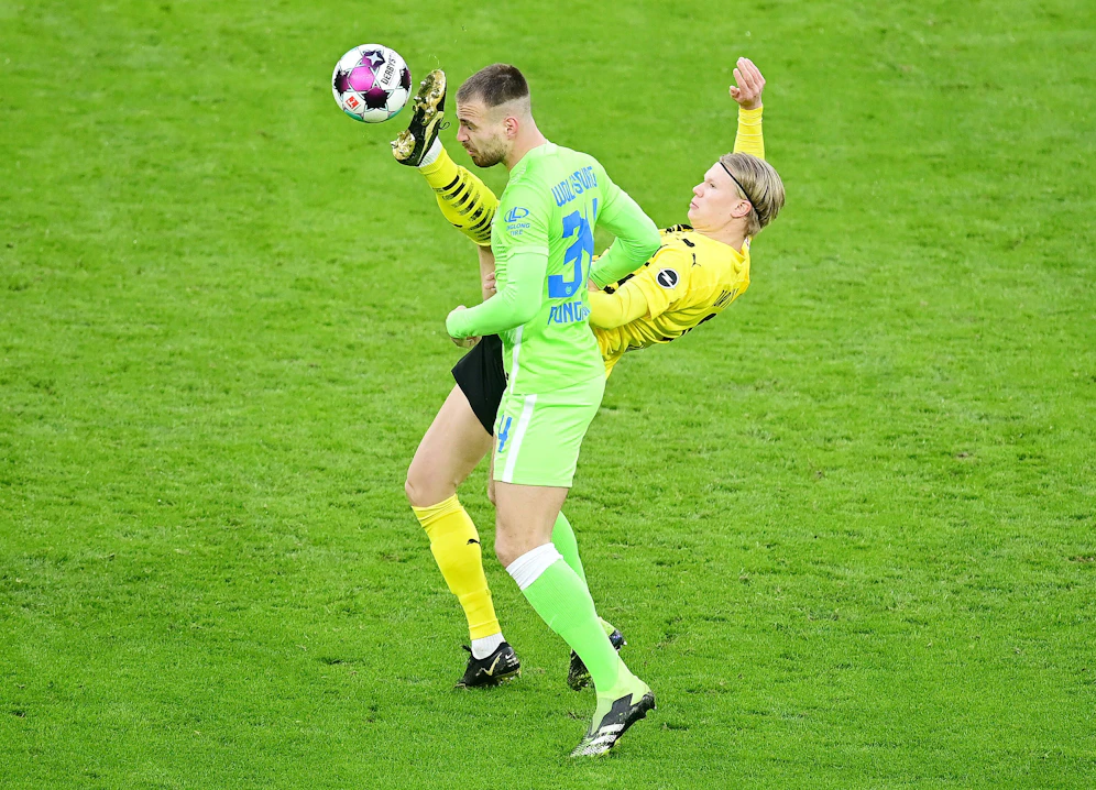 Haaland im Duell mit dem Ex-Salzburger Pongracic