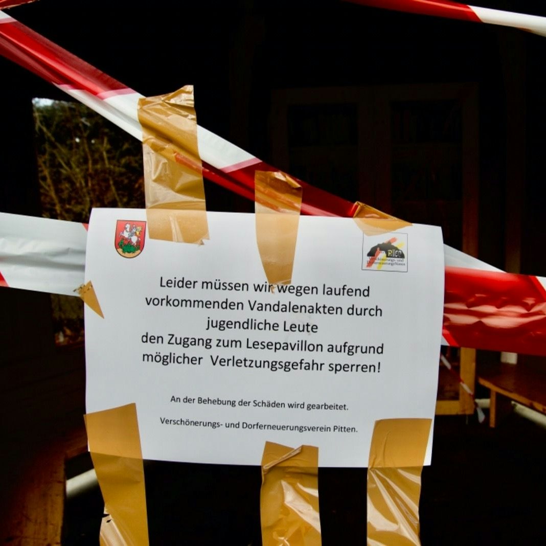 Der Pavillion wurde von Vandalen zerstört.