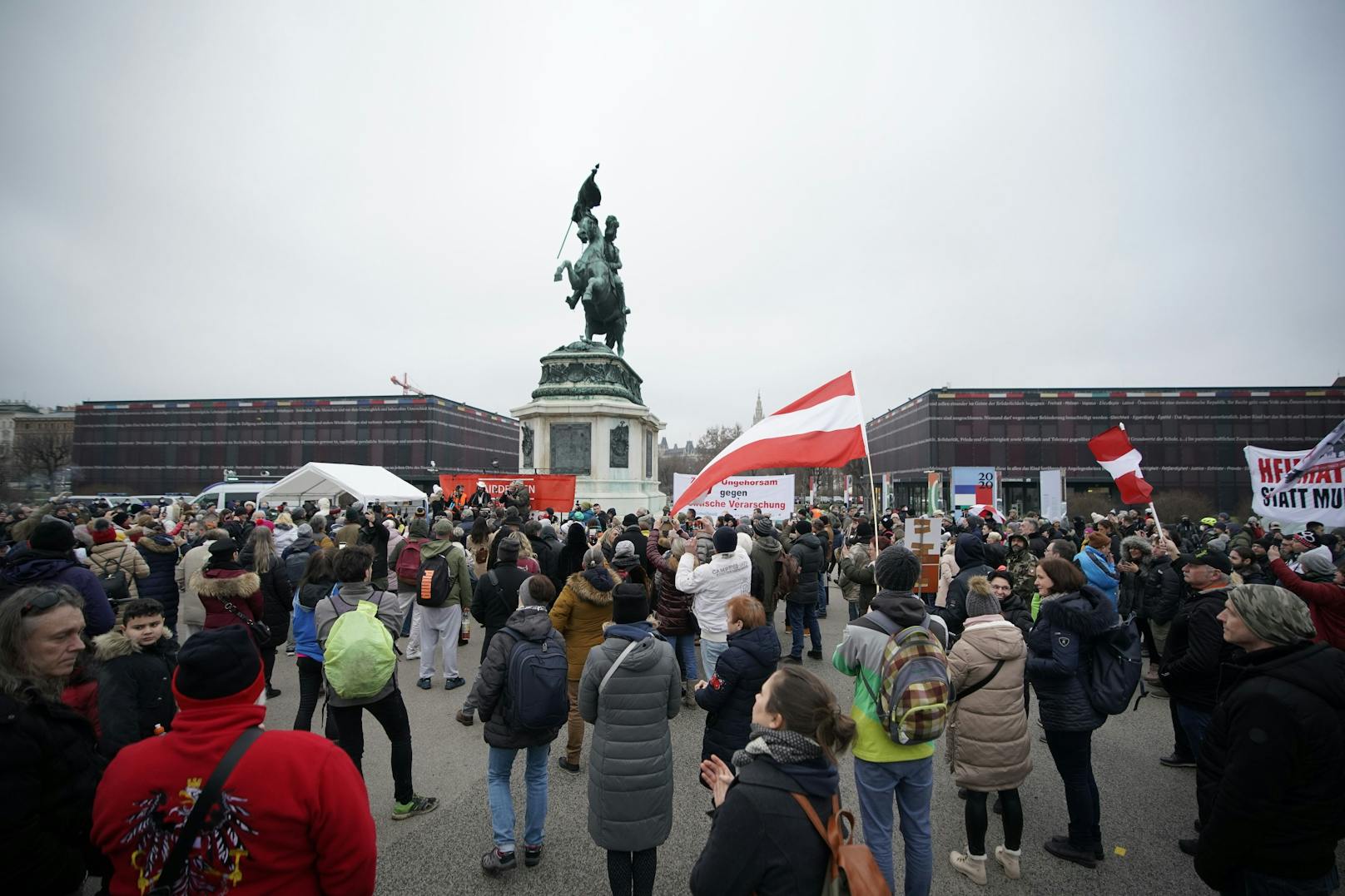 Die Corona-Versammlung am Wiener Heldenplatz
