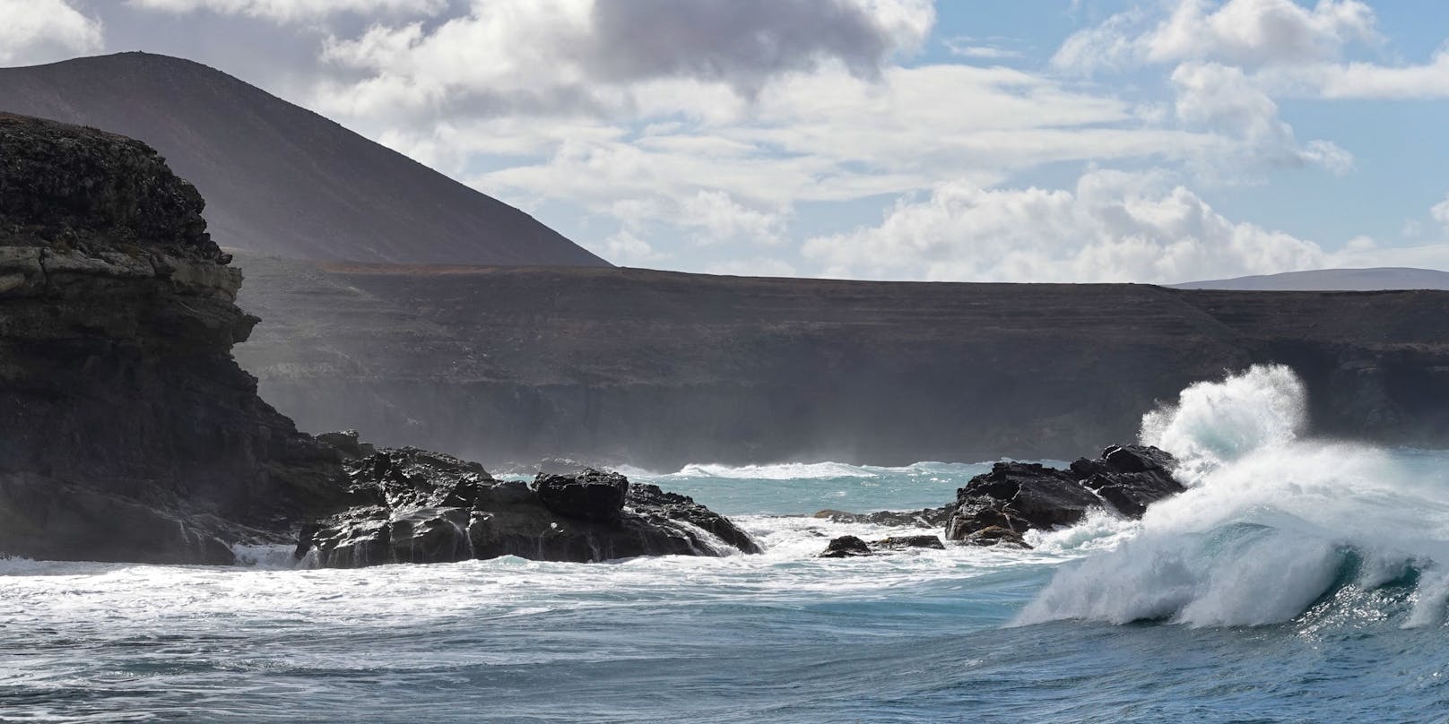 Fuerteventura ist bekannt für große Wellen und starken Wind