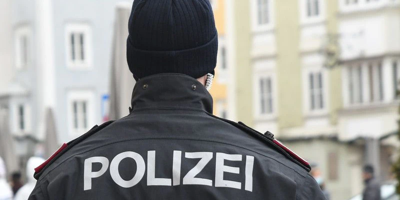 In Linz löste die Polizei eine Corona-Party auf. (Symbolbild).
