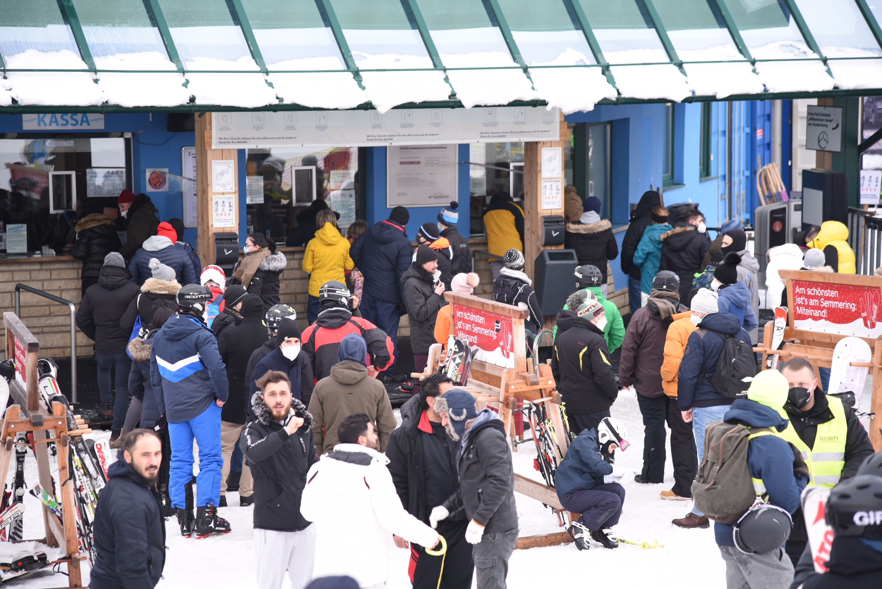 Massen-Andrang: Und wieder stürmten zahlreiche den Zauberberg Semmering.